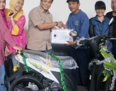 RDI Menyerahkan Hadiah Motor Untuk Pemenang Kuis